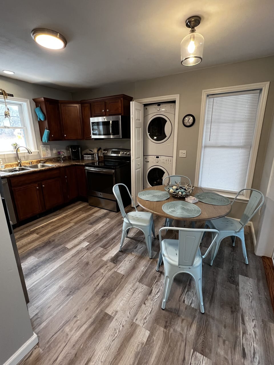 Kitchen from hallway to bedrooms 