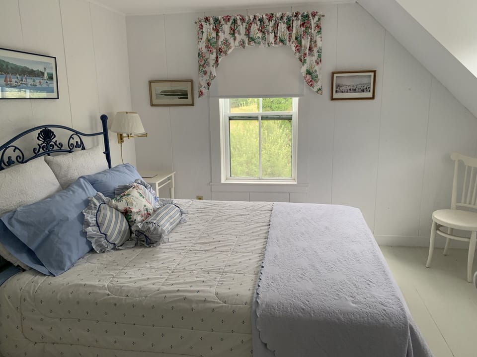 Queen Bedroom-one of 4 bedrooms at Green Gables