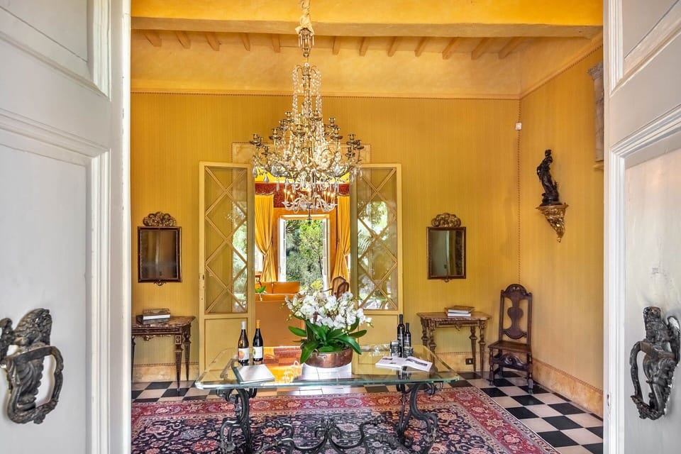 Common Room, Main Entrance