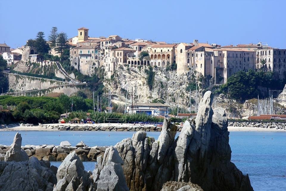 "Fuoco" apartment in residence "Villa Giulia" adjacent to Michelino beach Apartment in Calabria