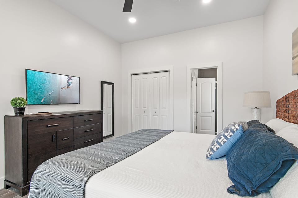 First floor king bedroom 3