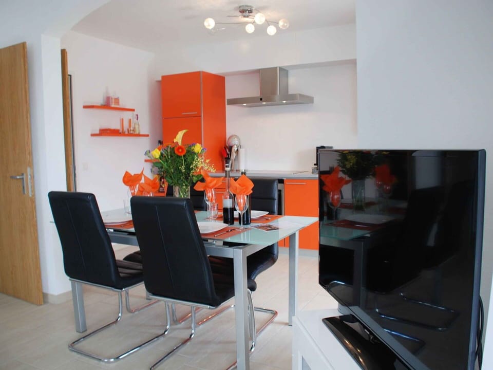Room, Orange, Furniture, Interior Design, Property, Dining Room, Table, Building, Ceiling, Floor