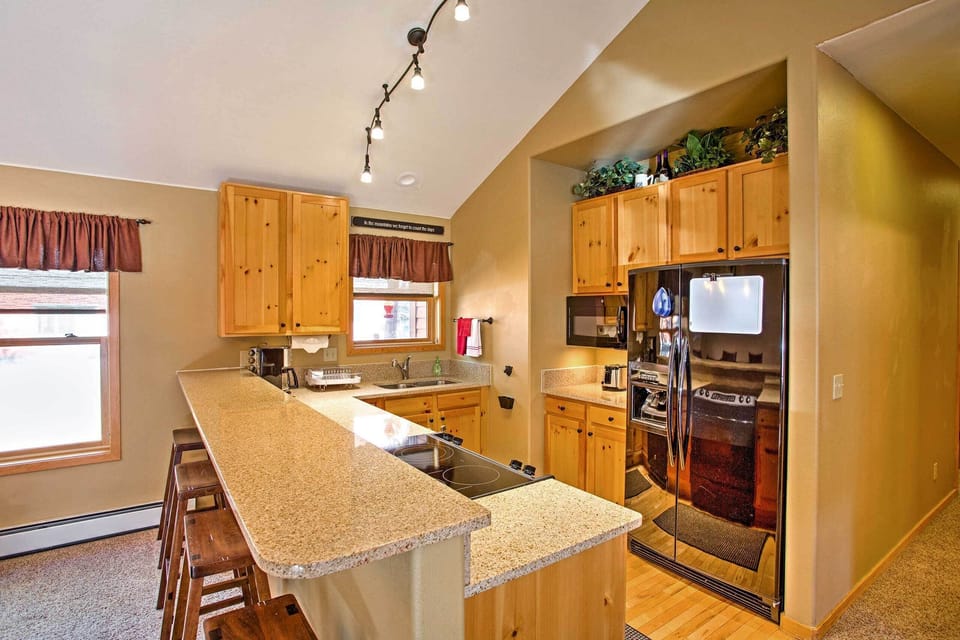 Kitchen | Cooking Basics | Coffee Maker | Paper Towels/Trash Bags Provided