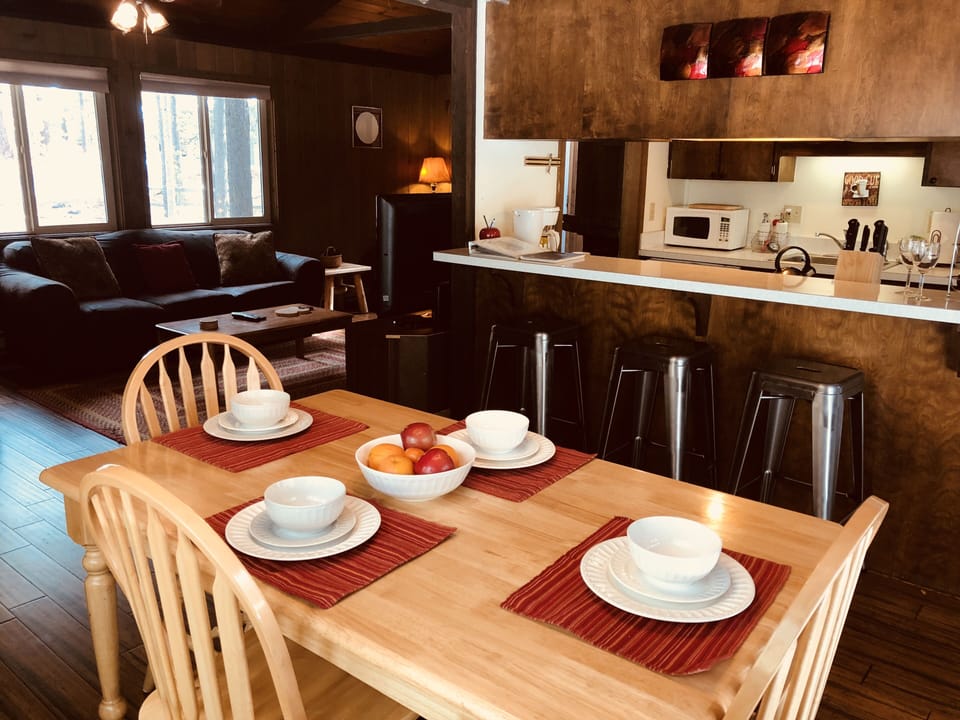 Dining table seats 6, with a breakfast bar behind that seats an additional 3.