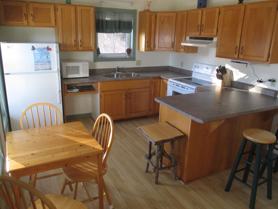 Portside Kitchen/dining area