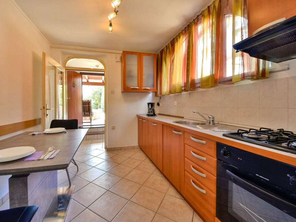 Cabinetry, Furniture, Property, Building, Countertop, Window, Wood, Tap, Sink, Kitchen Stove