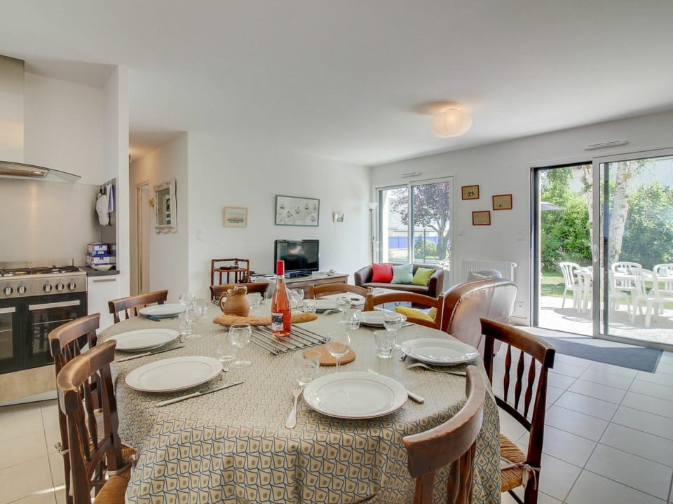 Table, Furniture, Property, Picture Frame, Window, Chair, Wood, Lighting, Tableware, Interior Design