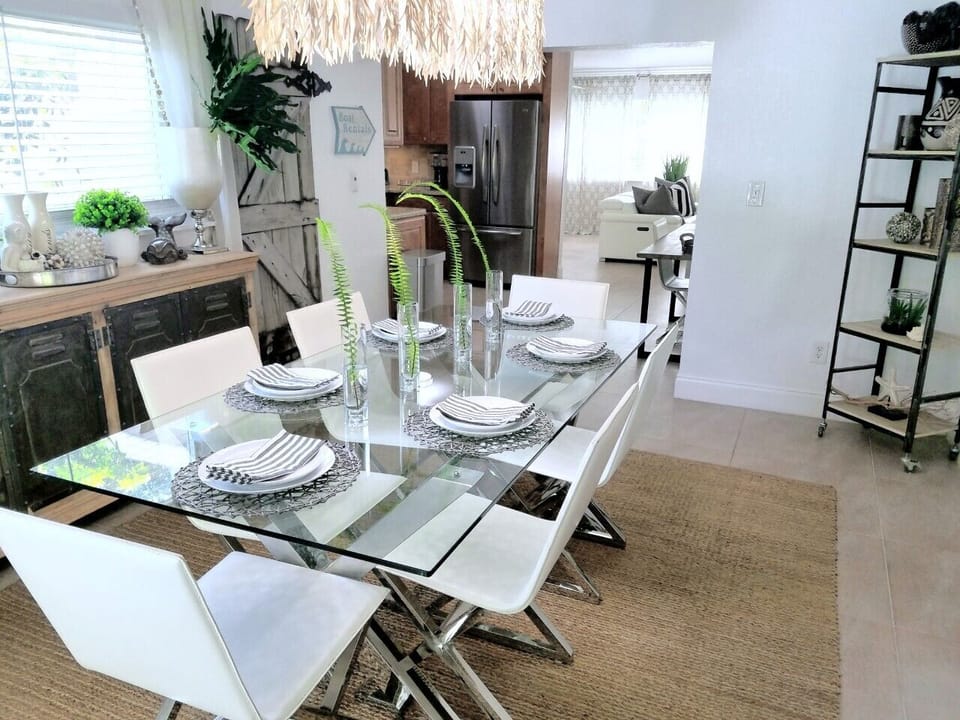 Let's go Into the Dining Room