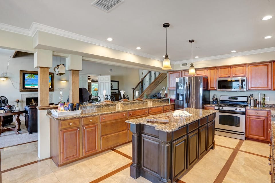 Vacanza Rentals - Villa Island Getaway - Kitchen