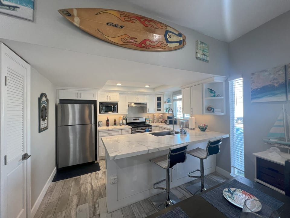 COUNTER SEATING