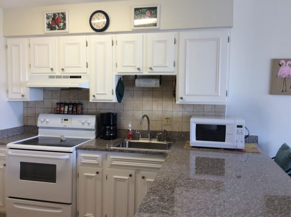 Updated, well-equipped kitchen!