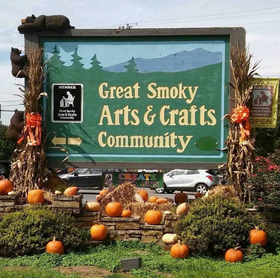 The Summit is located in the vicinity of the Arts and Crafts Community