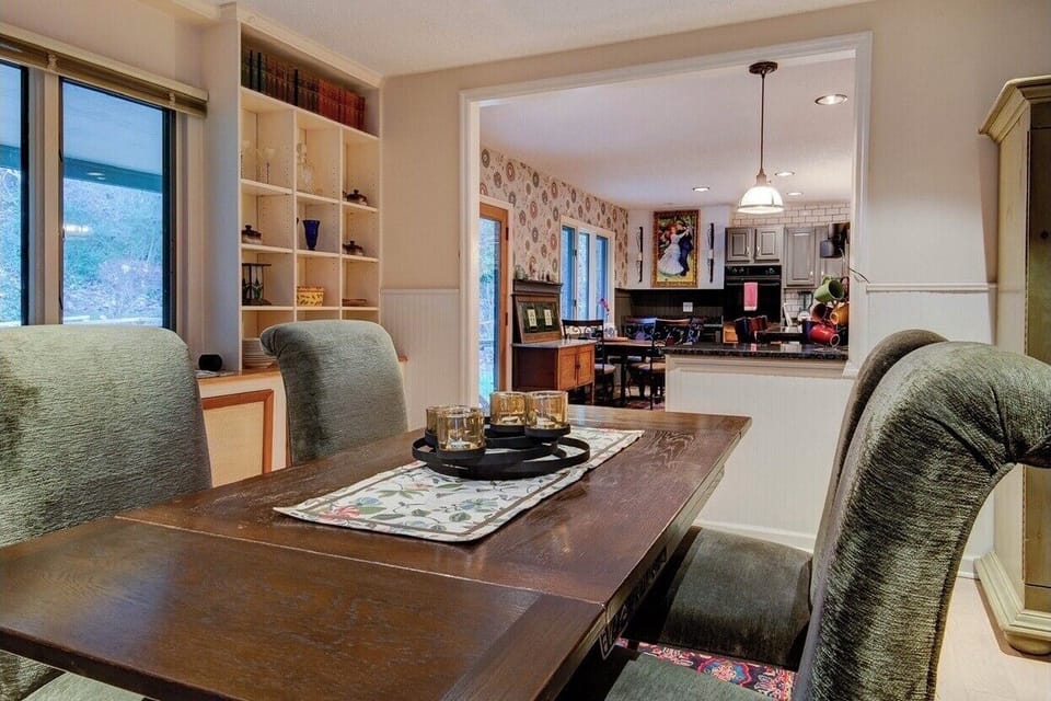 Dining room & Adjoining Gourmet Kitchen