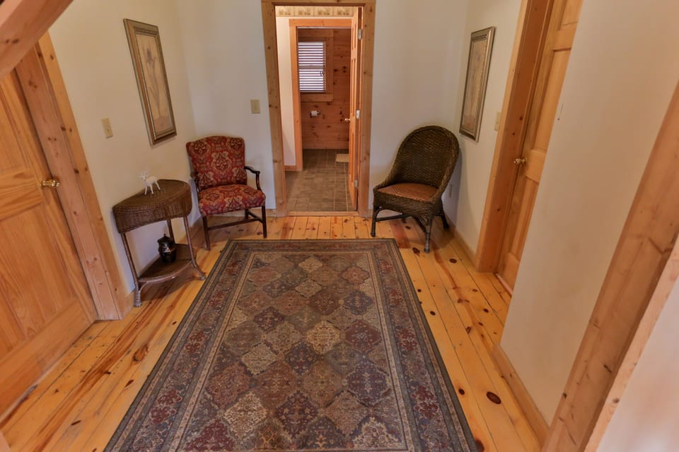 Sitting area hall between upstairs bedrooms and shared bathroom