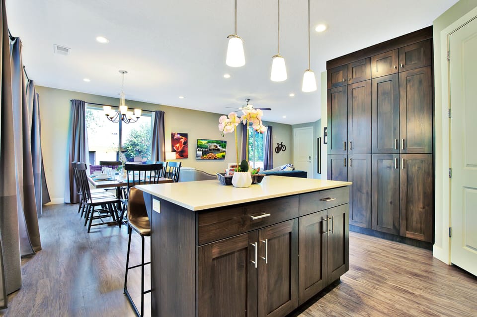 Kitchen Brand New ('18), New Samsung Appliances, w/ an Island