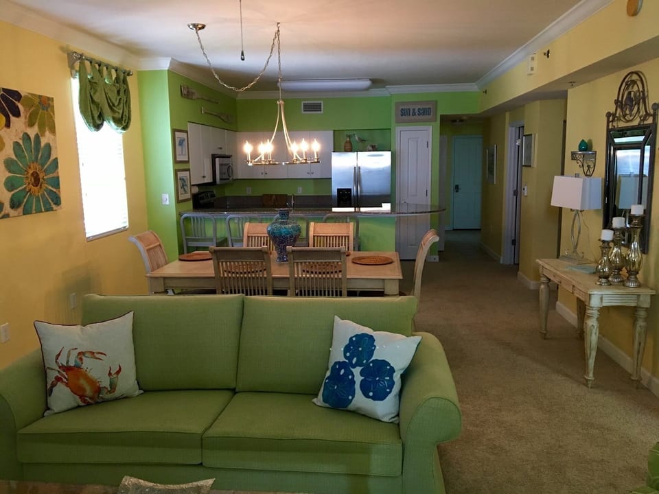 Dining area with seating for 6 at dining table and 4 at breakfast bar