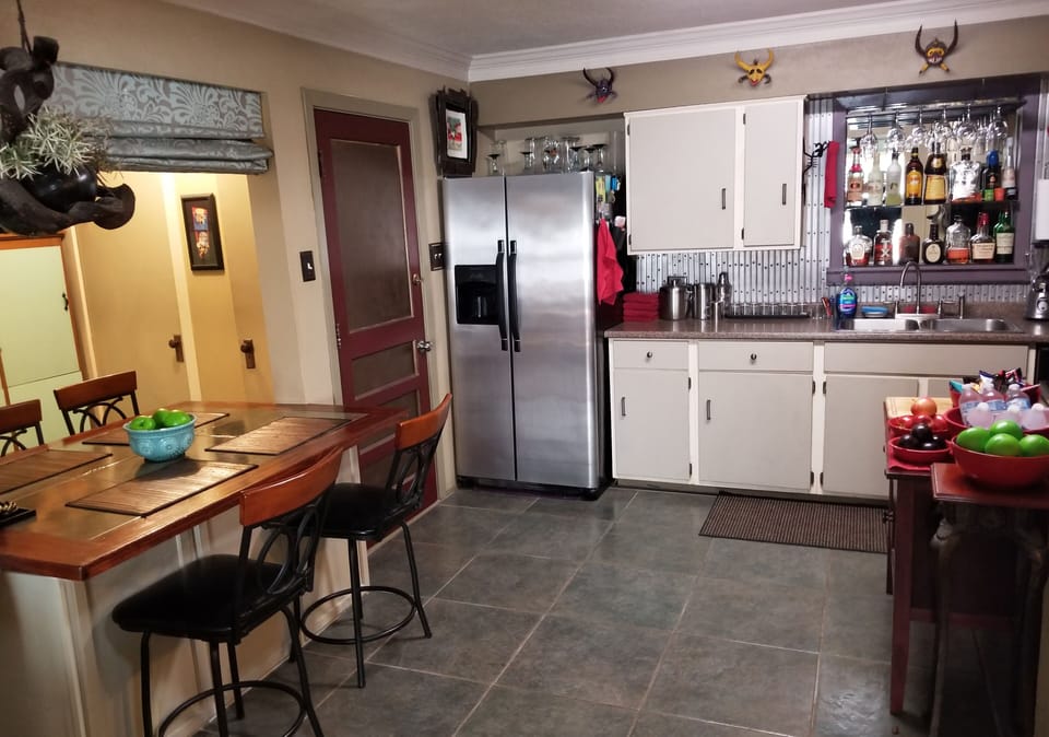 Full Kitchen, creative, many amenities, dining area.