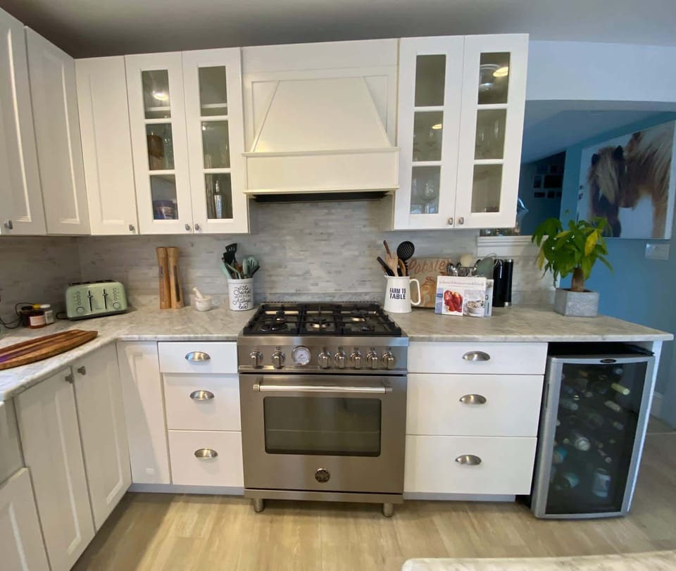 Full kitchen with the Italian gas stove