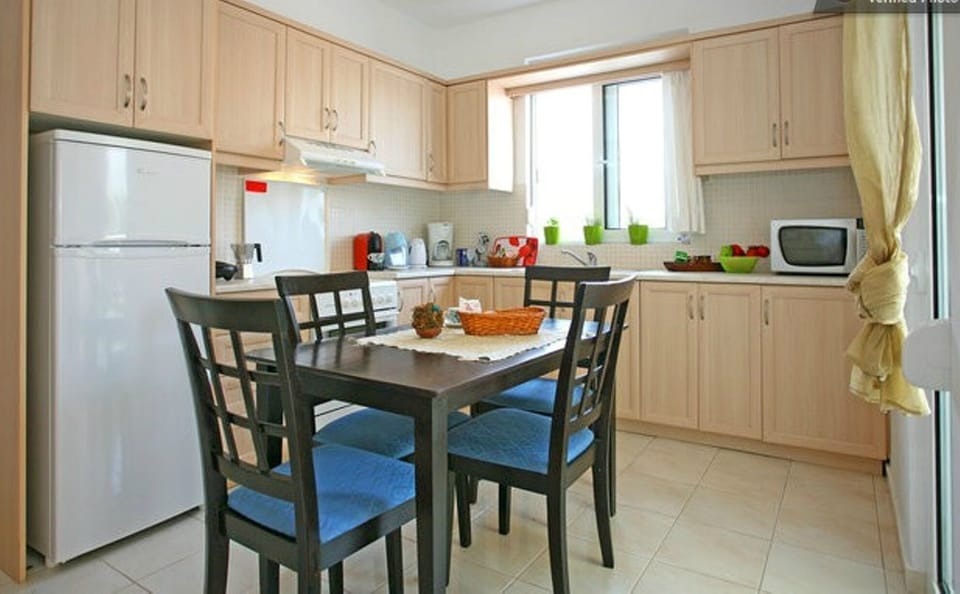 Fully equipped kitchen ground floor