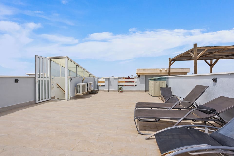 Large, private roof solarium