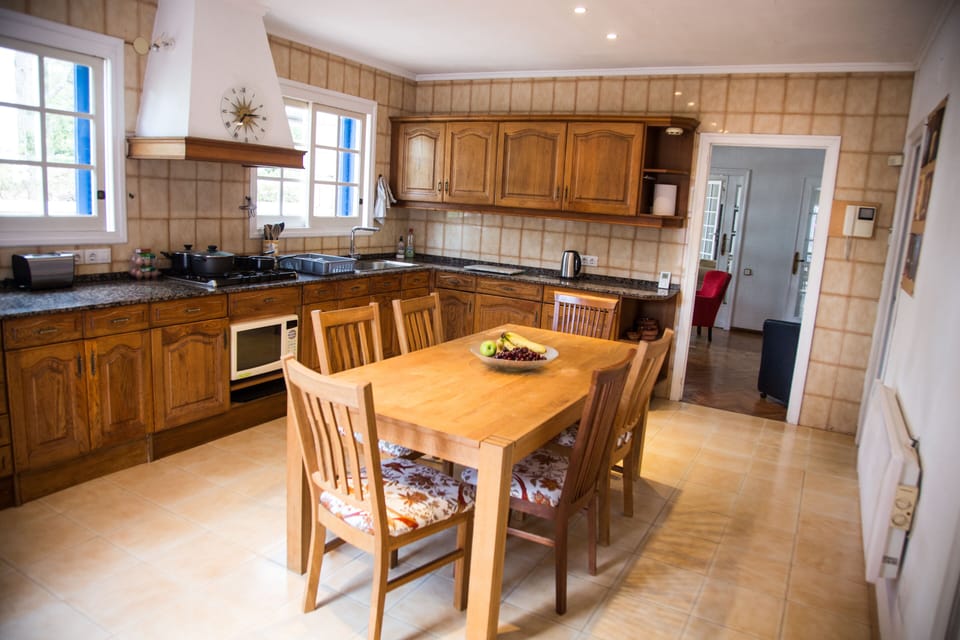 Very well equipped kitchen with seating and well stocked pantry 