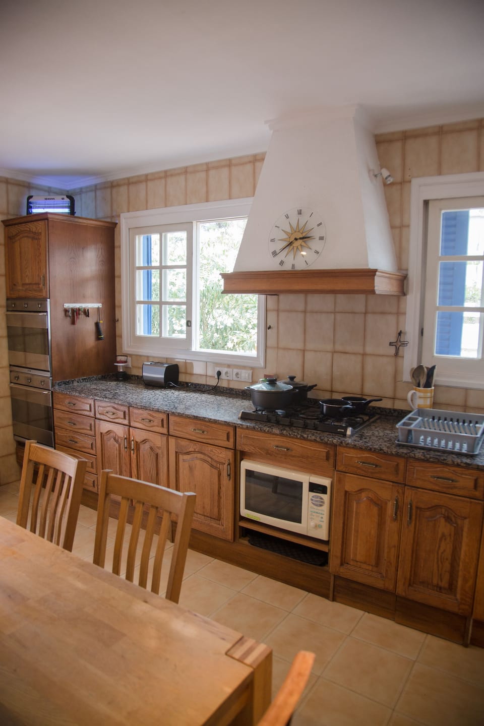 Kitchen with all cooking facilties, oven, stove and all essentials