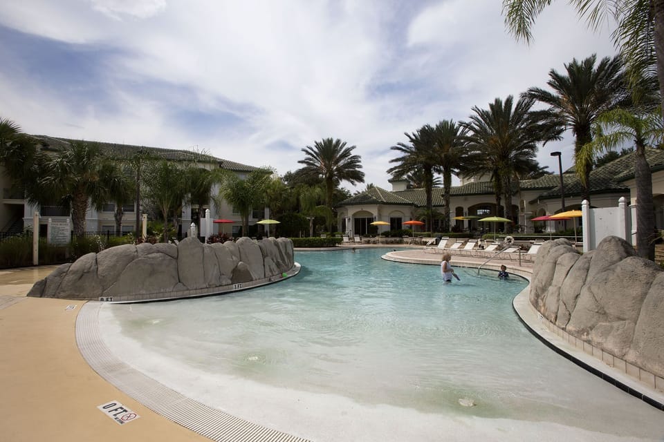 Tropical Pool with gently shelving entry - ideal for little ones!