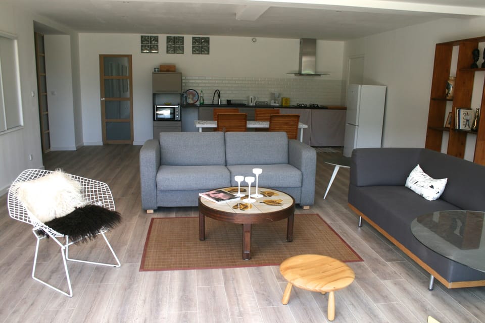 Spacious lounge and open plan kitchen 
