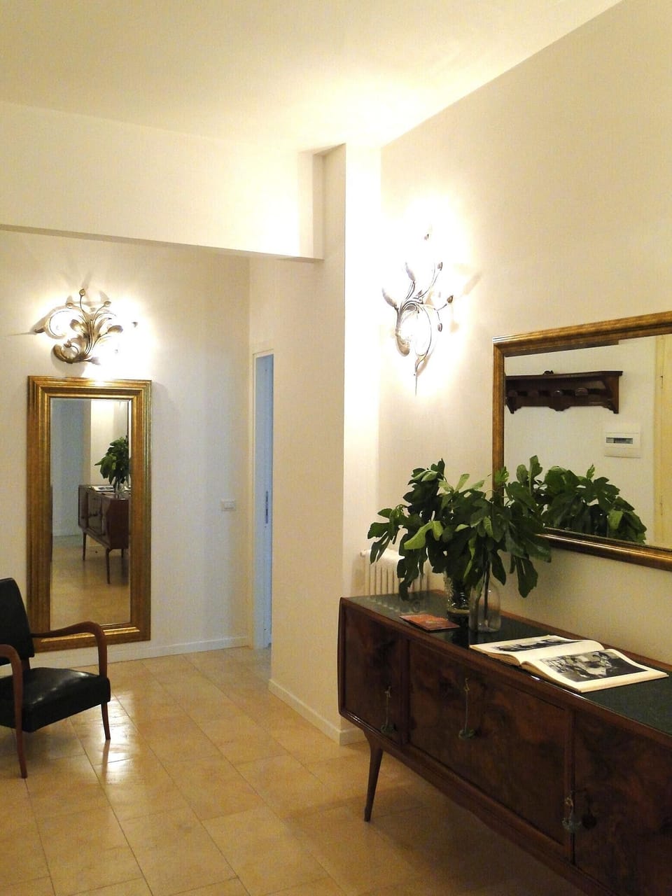 The entrance of the apartment