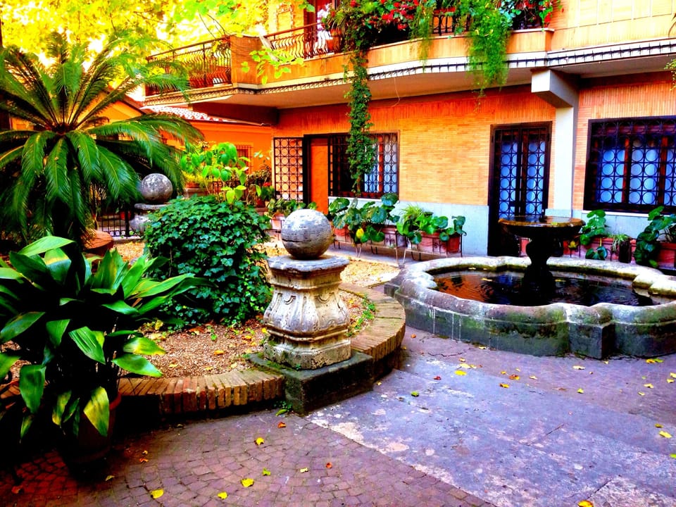 garden, independent entrance, patio, ancient roman fountain