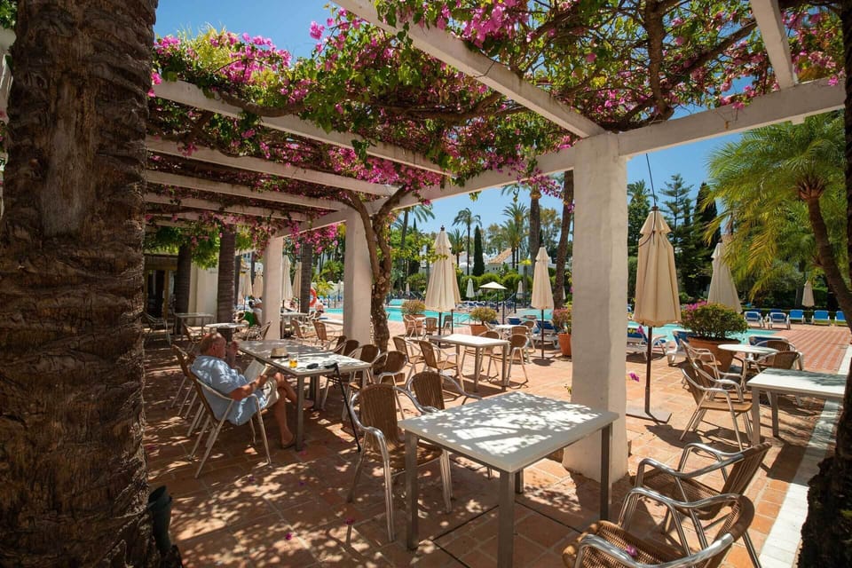 Fabulous Pool Restaurant Serving Wonderfully Delicious Food