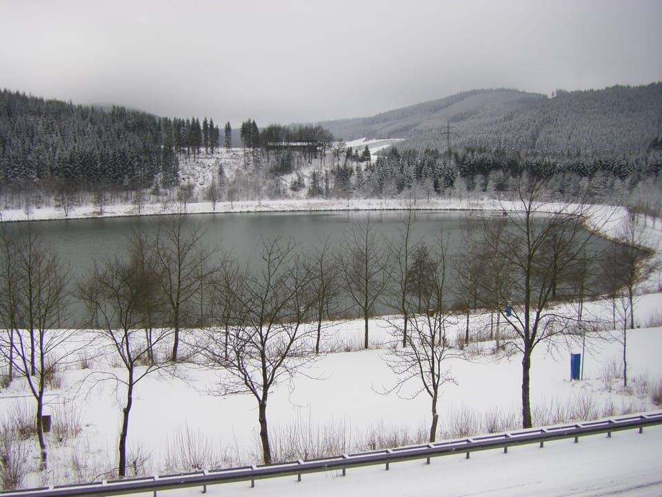 beautifully furnished apartment right on the lake Hillebachstausee  Apartment in Winterberg