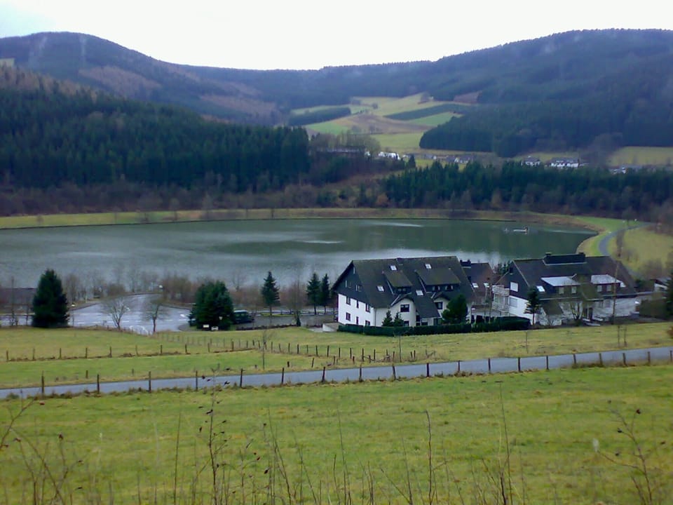 beautifully furnished apartment right on the lake Hillebachstausee  Apartment in Winterberg
