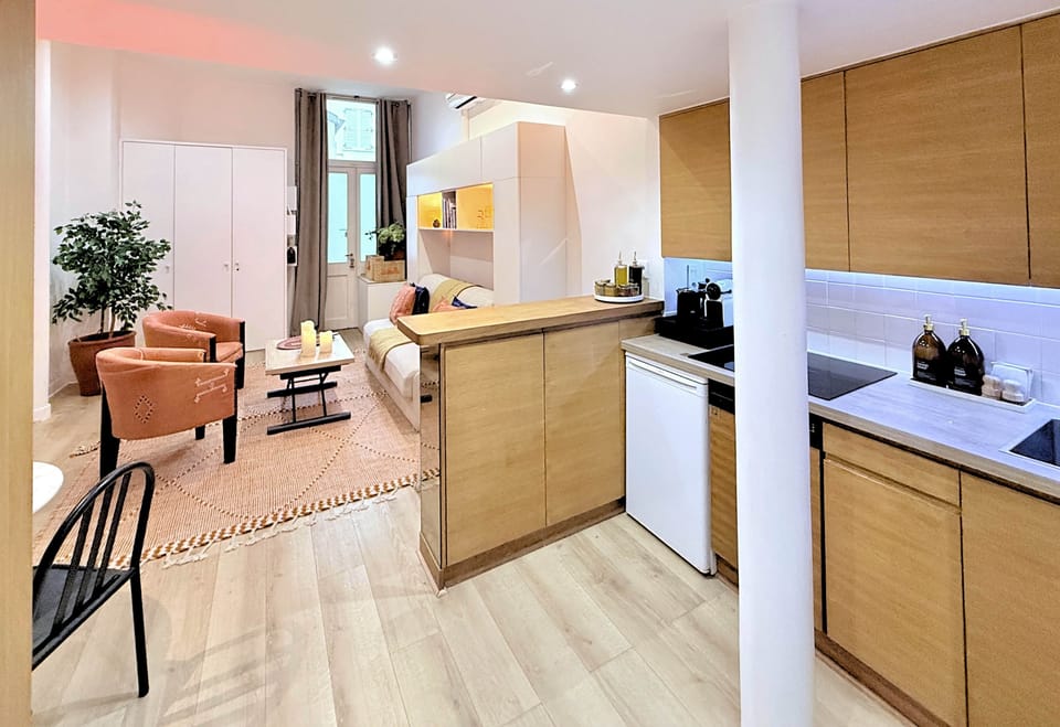 PARIS LIVE – Designer kitchen, perfectly equipped for a pleasant and functional stay