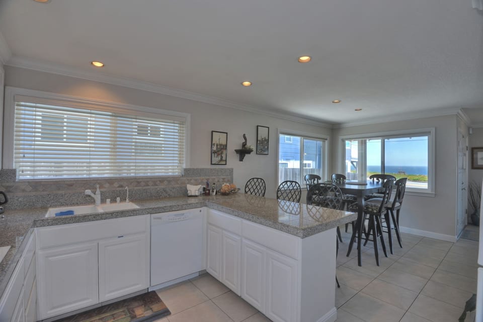 full kitchen offering all utensils and cook wear, spices