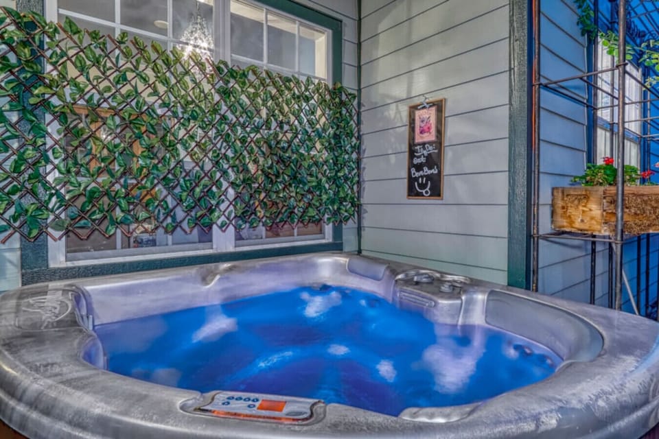 Indoor spa tub