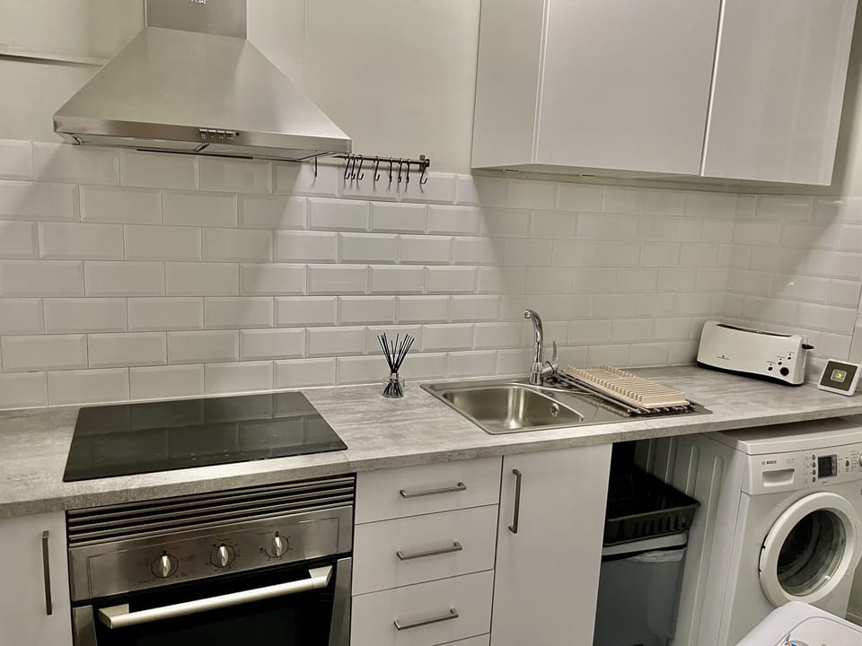 Fully-equipped kitchen (washer and dryer included)