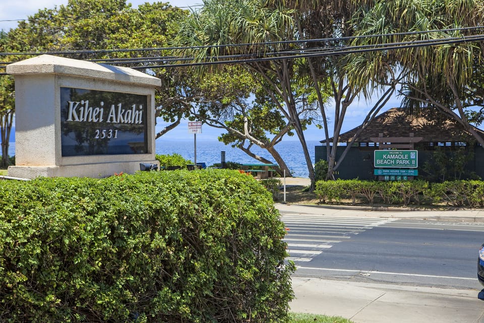 Kihei Akahi Resort entrance and Kamaole Beach Park II is across the street