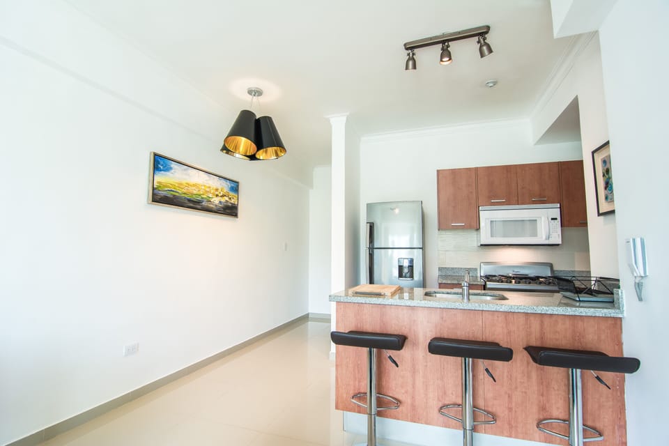 The open kitchen with breakfast bar