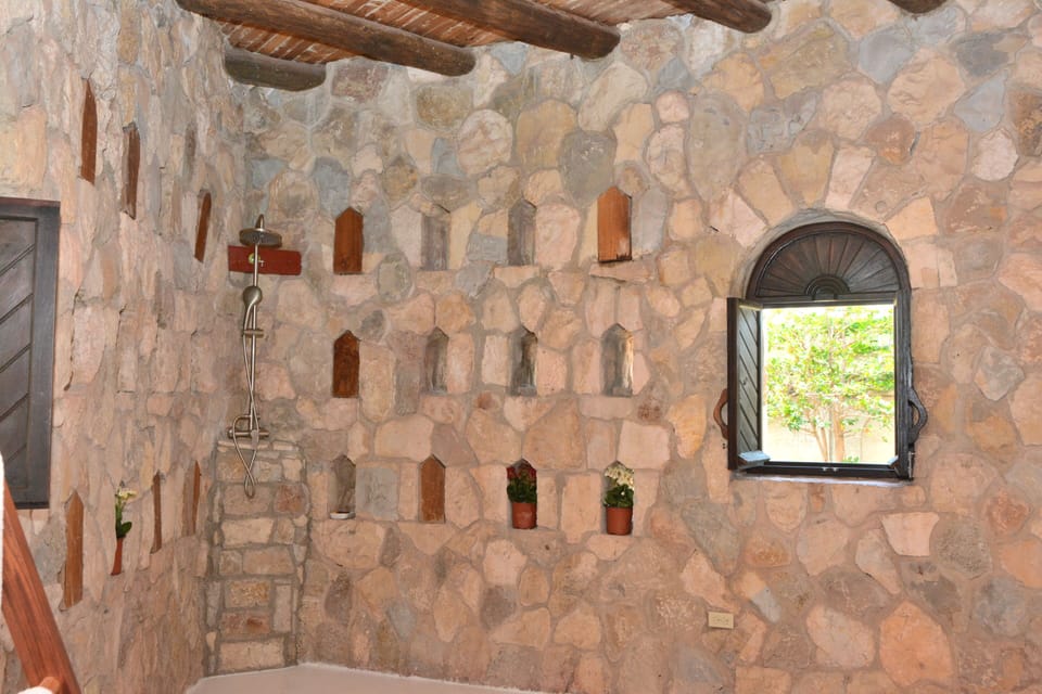 Suite $6 Walk in shower Ocean View