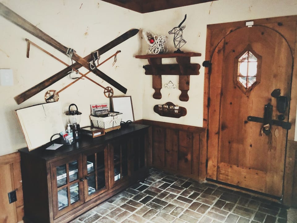 Views into the woods (King Bed); adjoins to another room with two twin beds 