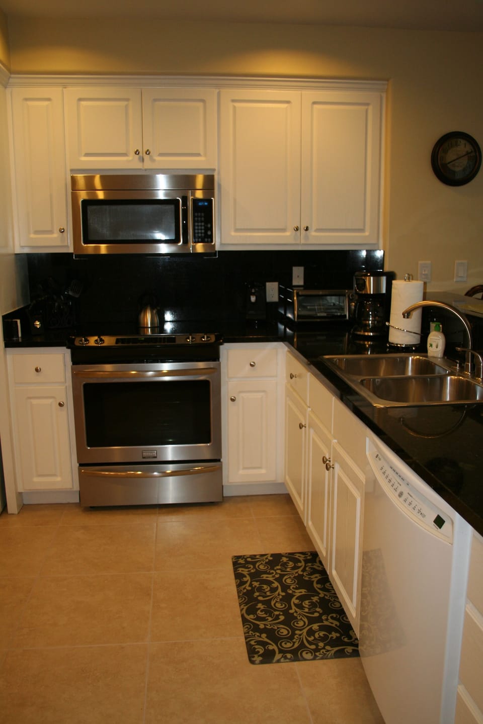 New stove and microwave, inaddition to many convenient sm kitchen appliances