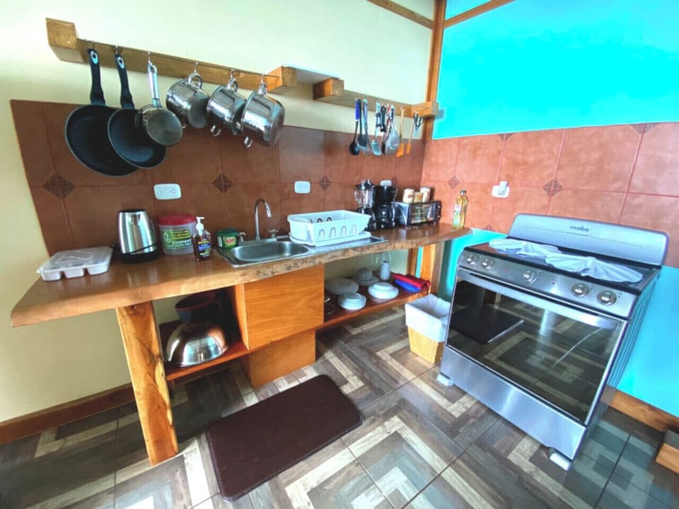 
Kitchen fully equipped.