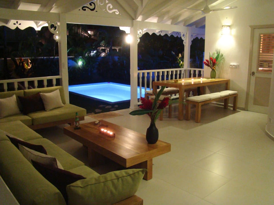 Cozy porch/terrace.
Pool with ambient light