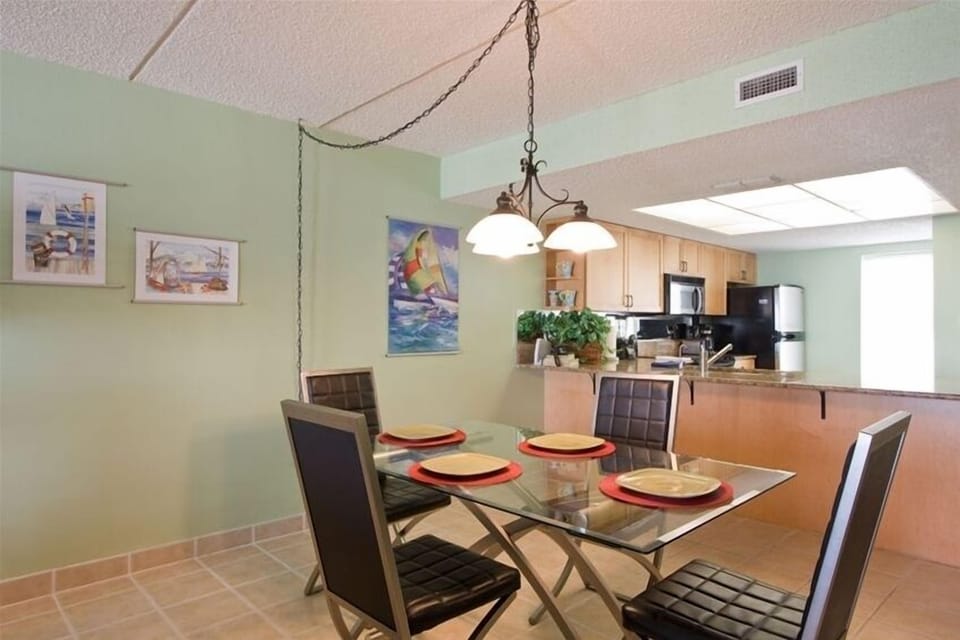 Elegant Dining for Four