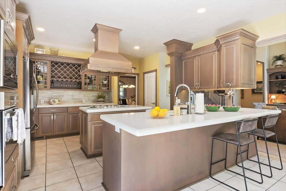 Gorgeous Chef kitchen with newly added white quartz counters