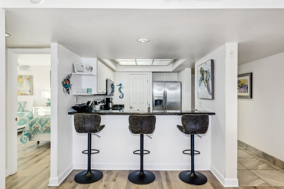 We will absolutely be returning to this beautiful location. - Bar with stools