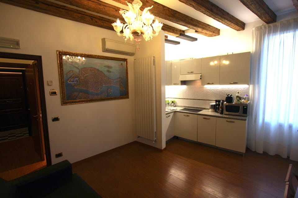 Sitting-room/kitchen fully equipped