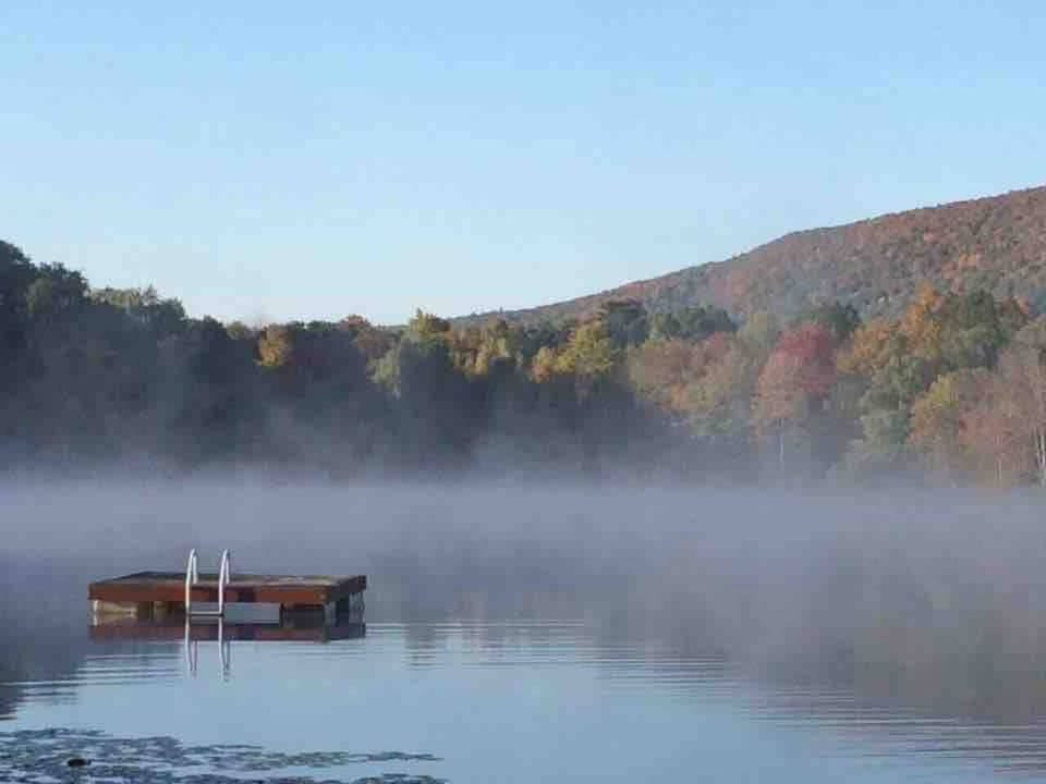 Oh what a beautiful morning....Nothing like the calm of dawn on Stissing Lake. Where the quiet moments meet the best views.

It's beautiful any time of day, any day of the year!
#dawn #quietmoments #lakeviews