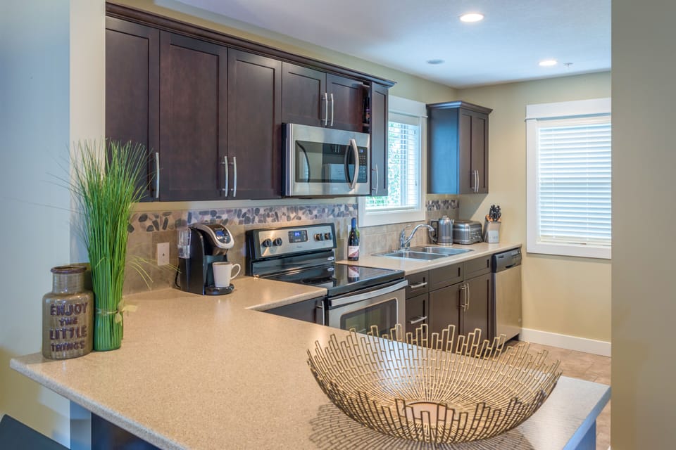 Everything a weekend warrior chef could ask for in a vacation home kitchen